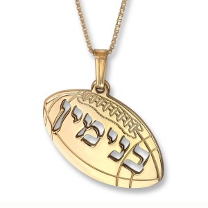 Gold-Plated Laser-Cut English/Hebrew Name Necklace With Football Design Collares y Colgantes